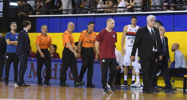 Nada por aqu�, nada por all�