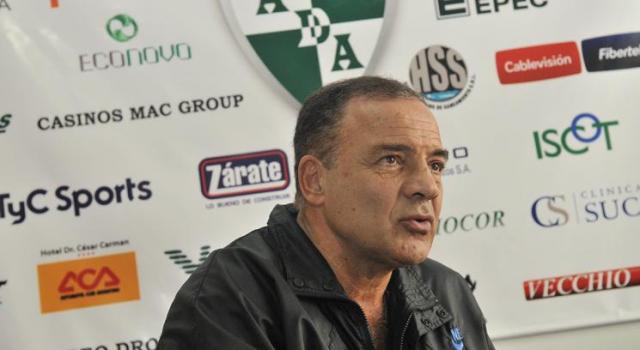 Felipe L�baque abri� la posibilidad de no jugar el S�per 8