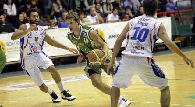 Atenas sufri� para igualar la serie