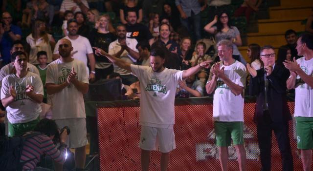 L�baque se despidi� de su gente en un partido de �hist�ricos�