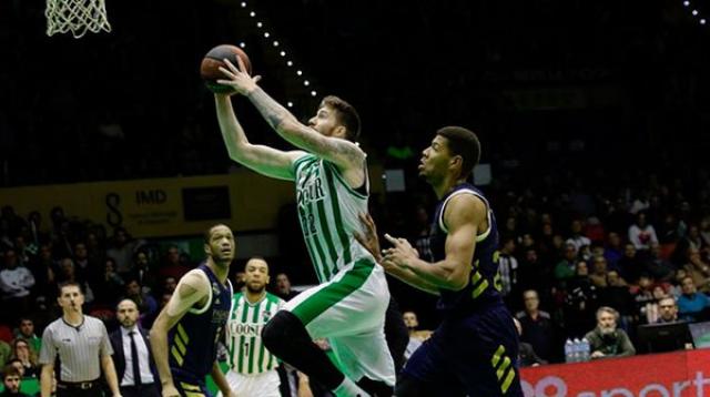 Doblete de victorias en Espa�a