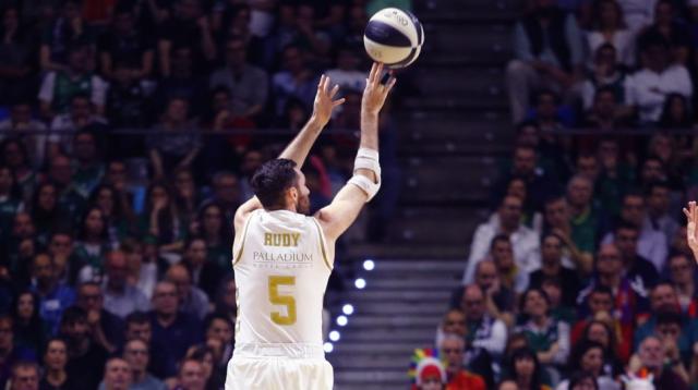 El Madrid disfruta otro t�tulo al influjo de Campazzo