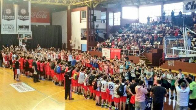 Lanus vivi� su fiesta del minib�squet