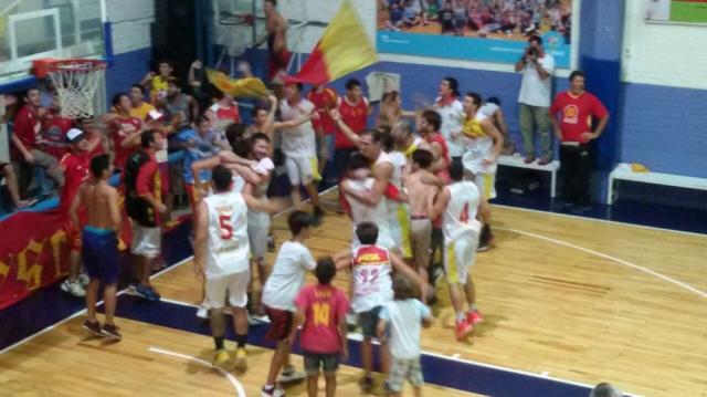 Noche de b�squet en Pergamino