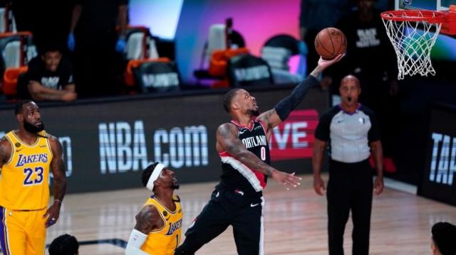 De la mano (triplera) de Damian Lillard, Blazers qued� al frente