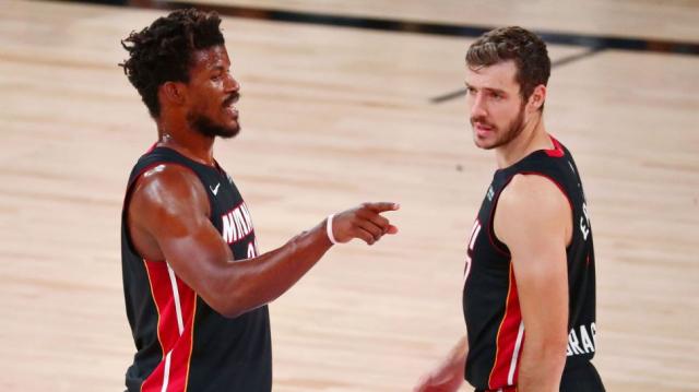 Milwaukee Bucks tom� la delantera