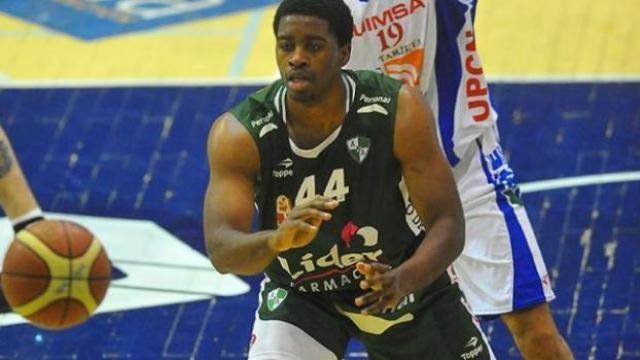 Atenas cort� a Asim Mc Queen