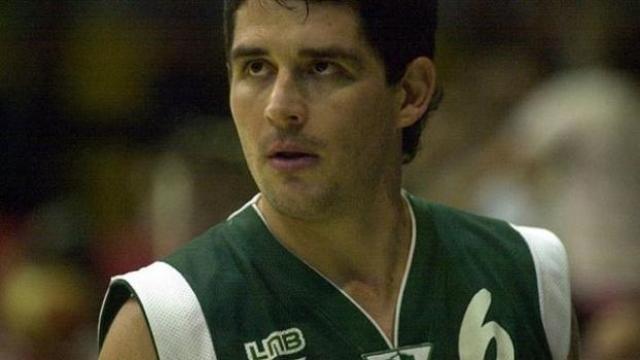 Atenas repatr�a a Sucatzky