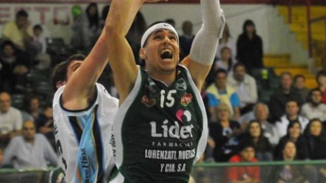 �lamo, cortado por Atenas