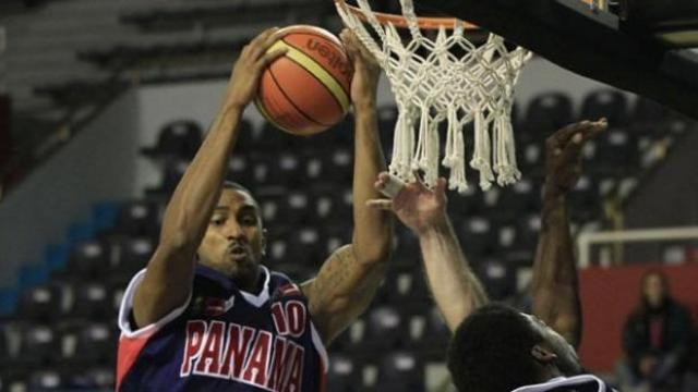 9 de Julio contrat� al paname�o Ayarza