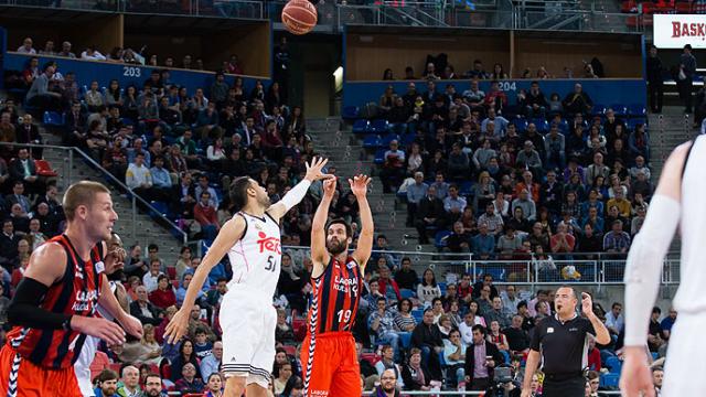 Pasillo y derrota al campe�n