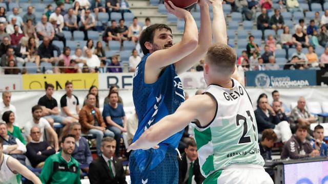 Joventut se qued� sin racha, Murcia a�n con vida
