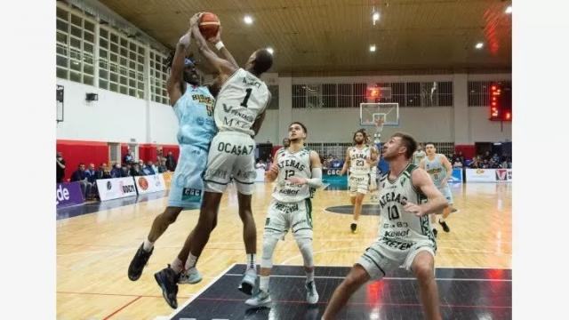 Retroceder nunca, rendirse jam�s