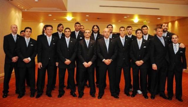 La selecci�n parti� rumbo a Espa�a