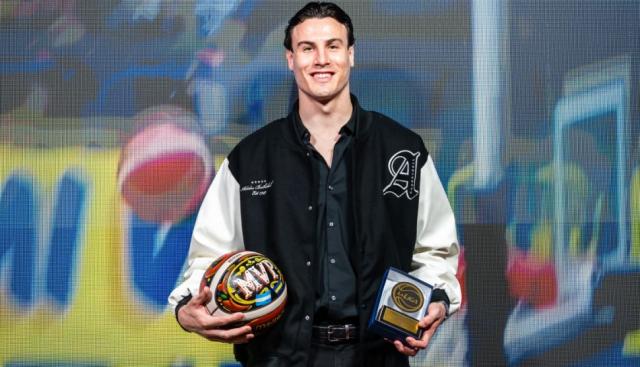 La Liga Nacional otorg� los premios a los mejores de la temporada