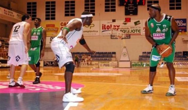 Tom� de su propia medicina