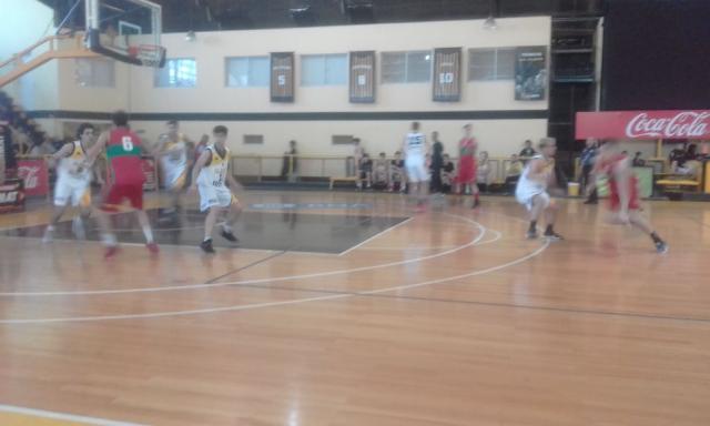 Alem pis� fuerte en menores y cierra en Primera