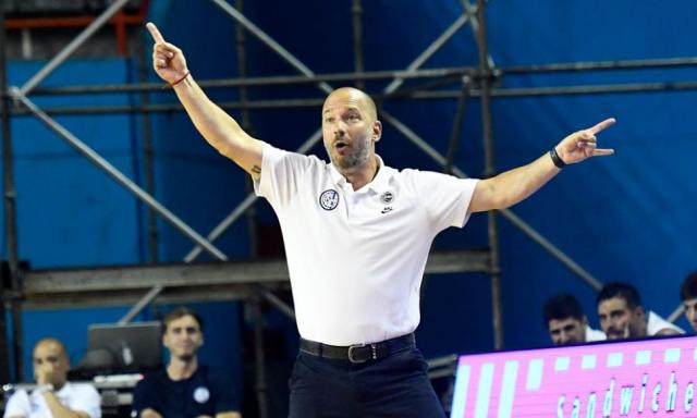 Pe�arol con nuevo DT y base