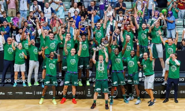 Lo encerr� en la caja