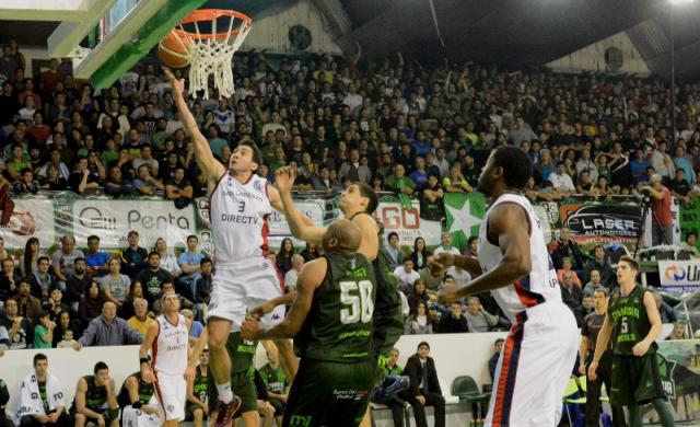 Un Cicl�n soplando en la patagonia