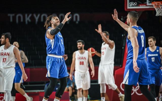 Termin� pidiendo la hora