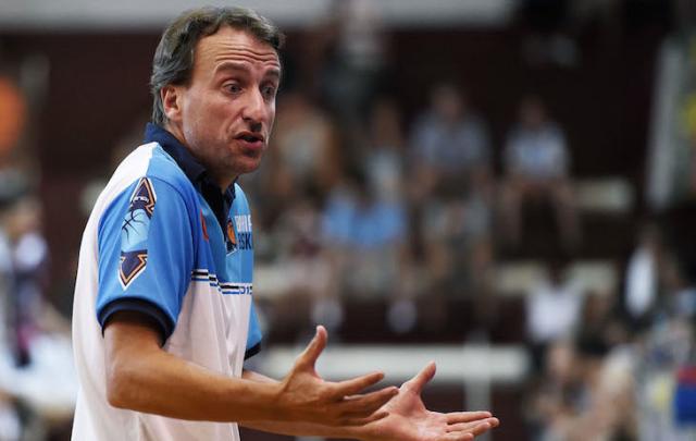 Gin�bili: �Tenemos jugadores con algunos golpes�