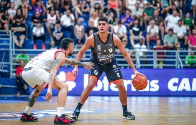 Uno que se va, otro que vuelve