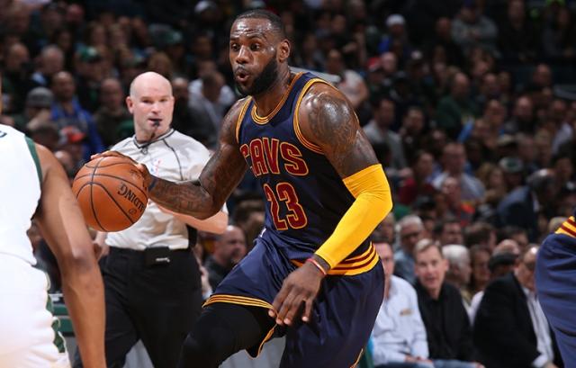 Cleveland bombarde� Milwaukee