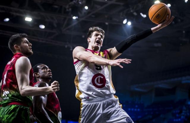 Qued� en el camino