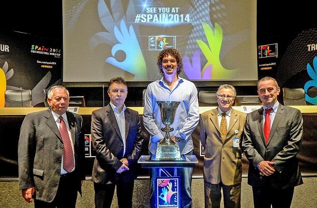 Brasil recibi� el trofeo