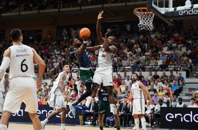 Lo encerr� en la caja