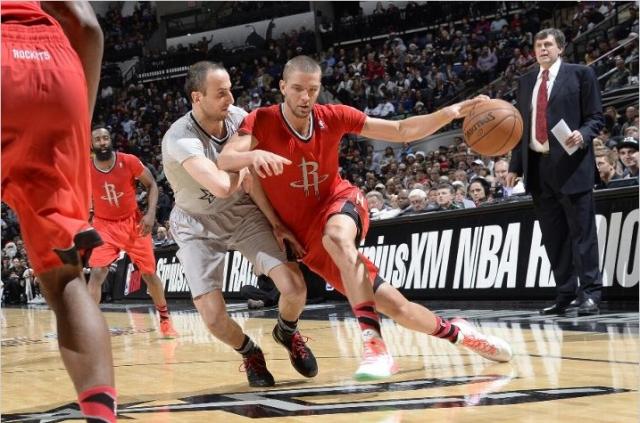 Unos Rockets de alto vuelo se llevaron el cl�sico navide�o