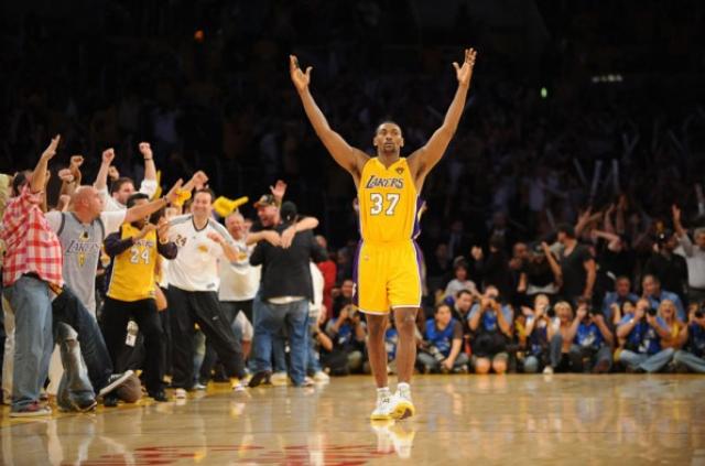 �Los Lakers buscan paz?