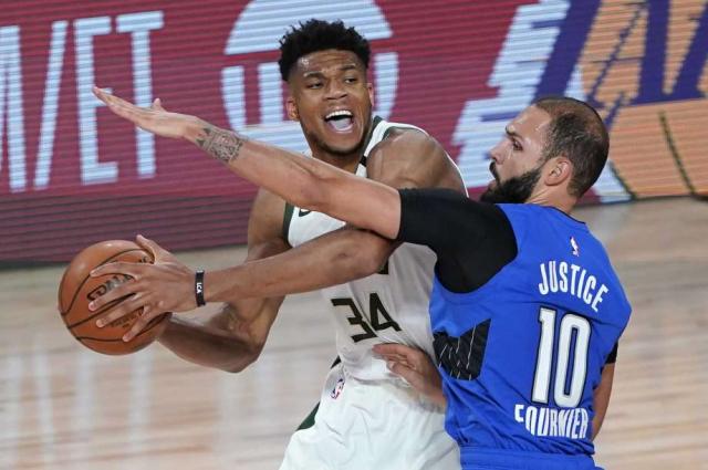 Bucks sac� pasaje a semifinales
