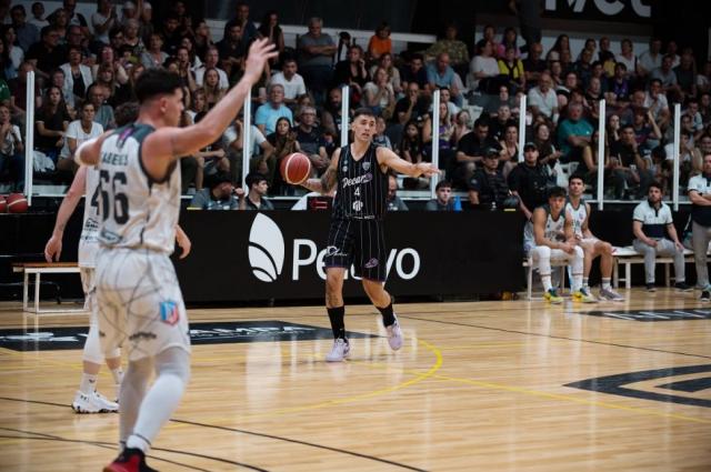 Zona Sur A y B: La Uni�n de racha, Pico y Racing (A) en el podio