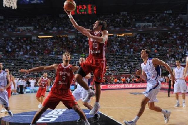 Turqu�a gana un partido inolvidable