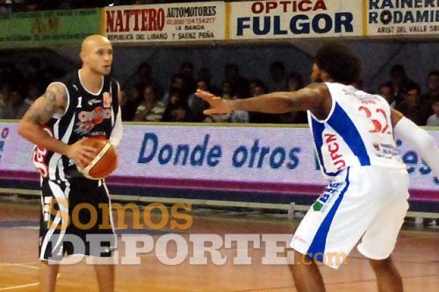 Ol�mpico se hizo grande en su casa y apabull� a Quimsa