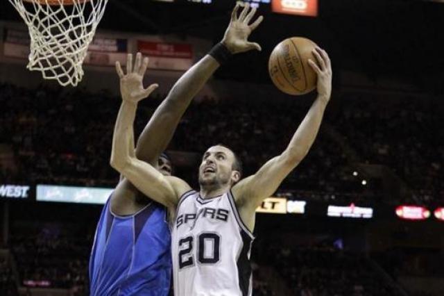 Los Spurs siguen por la senda del �xito