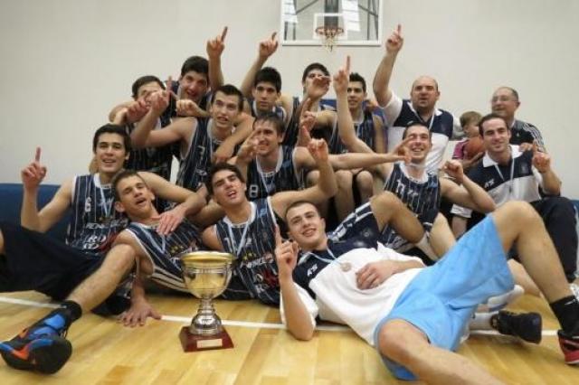 Pe�arol es campe�n de Clubes Nacional U19