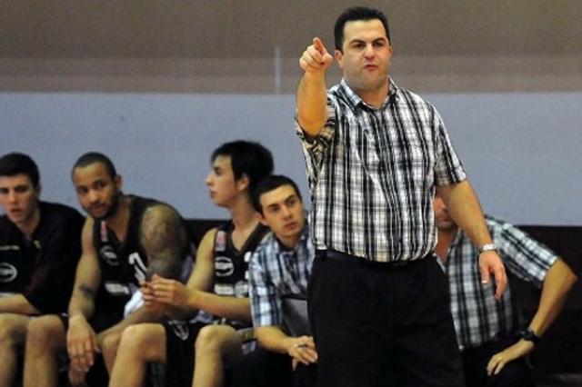 Silvio Santander firm� su contrato con Quimsa