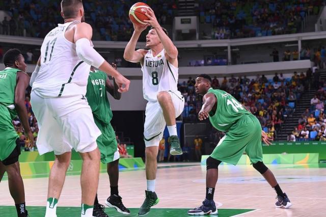 Lituania se llev� una trabajada victoria