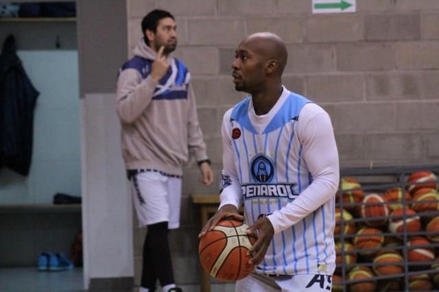 Pe�arol recibi� a sus tres extranjeros