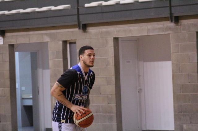 Pe�arol recibi� a sus tres extranjeros