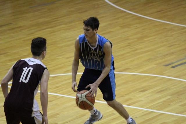 Pe�arol e Independiente (N) dieron el primer paso