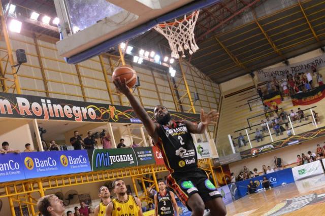 San Mart�n suma en casa