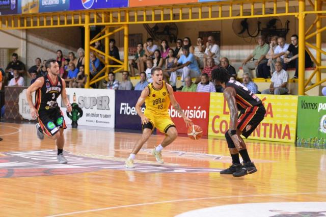 San Mart�n suma en casa