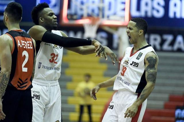 La Uni�n no hizo pie en el debut