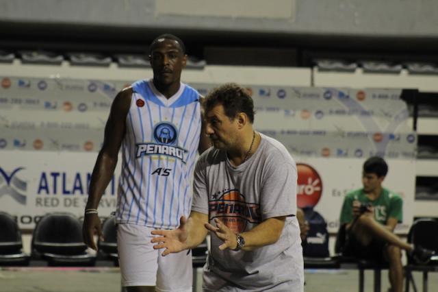 Pettigrew se entren� con el plantel de Pe�arol