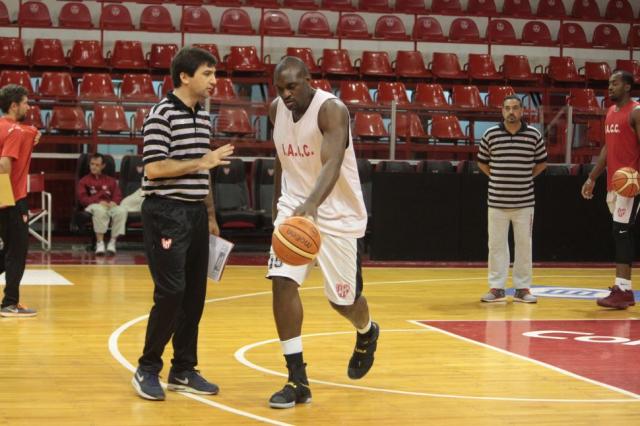 Phillip ya se entren� en Instituto