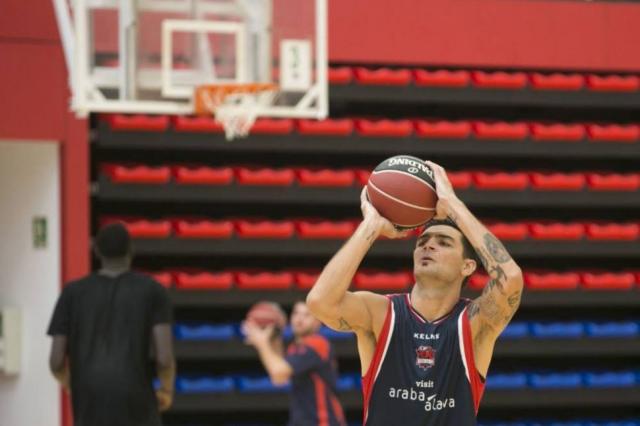Delfino reforzar� a Baskonia